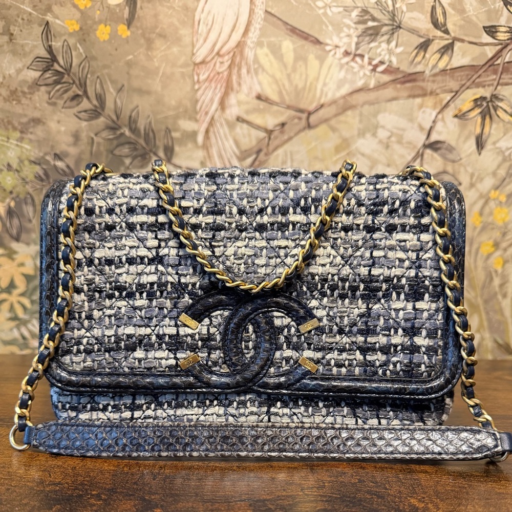 CHANEL Tweed and Leather Chain Shoulder Bag in Navy, White, Gold